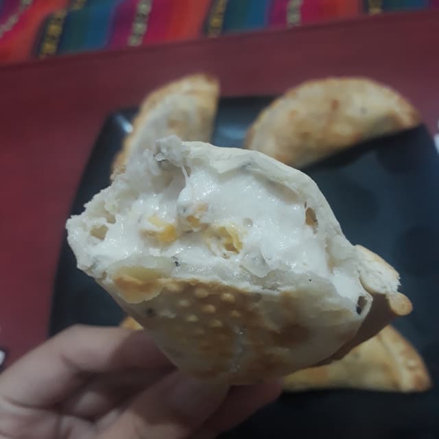 Foto del piatto “Empanadas veganas de choclo queso y cebolla”