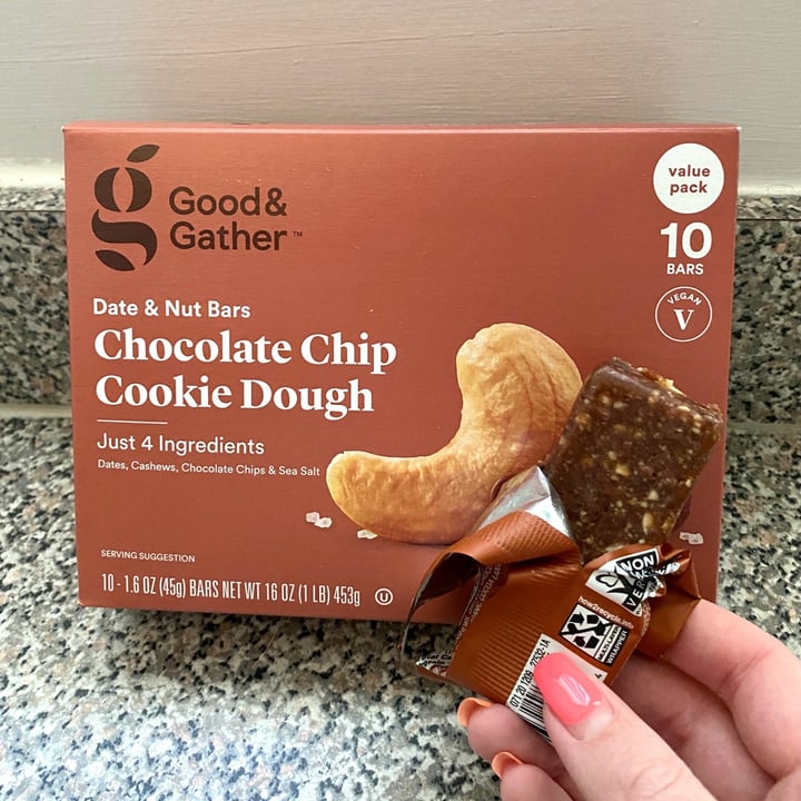 photo of Good & Gather Date & Nut Bars Chocolate Chip Cookie Dough shared by @lexie23js on  24 May 2022 - review