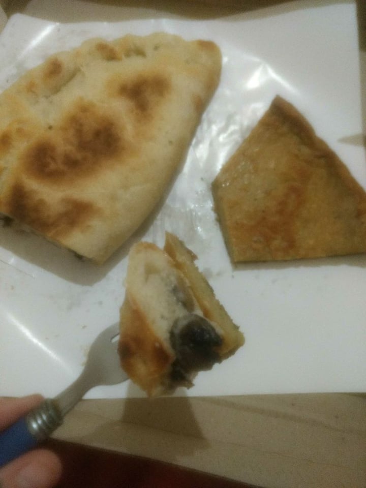 review photo of Fourmi Vegan Calzone de queso, champignones y verdeo shared by @420juli on 30 Dec 2019 - review