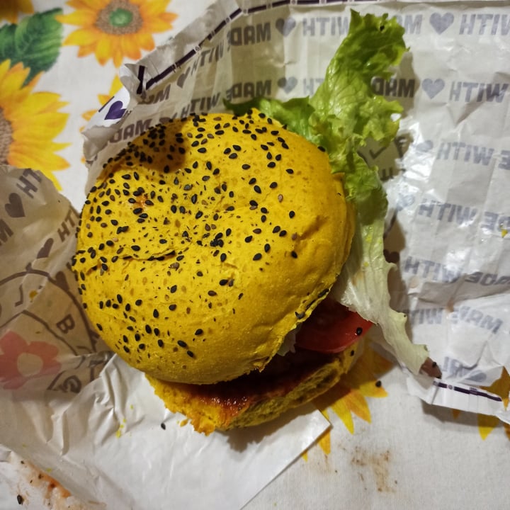 photo of Flower Burger Spicy Cecio shared by @gingerica on  03 Dec 2021 - review