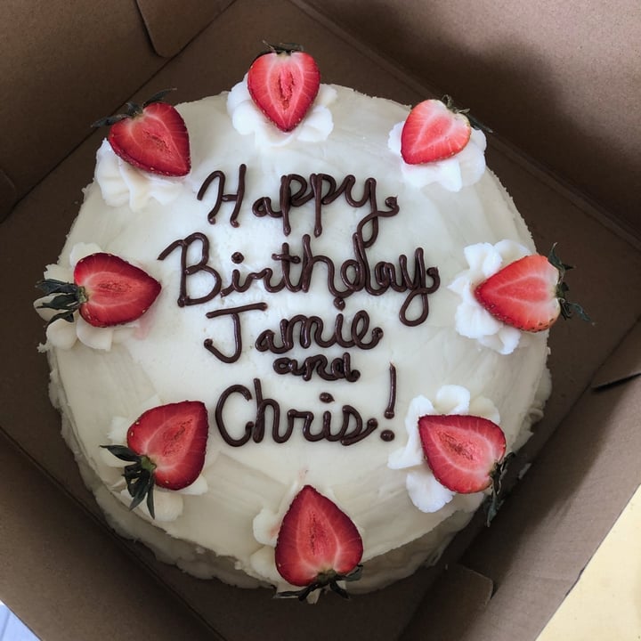 review photo of Curia On The Drag Custom Cakes shared by @crittercreekfs on 31 Aug 2021 - review