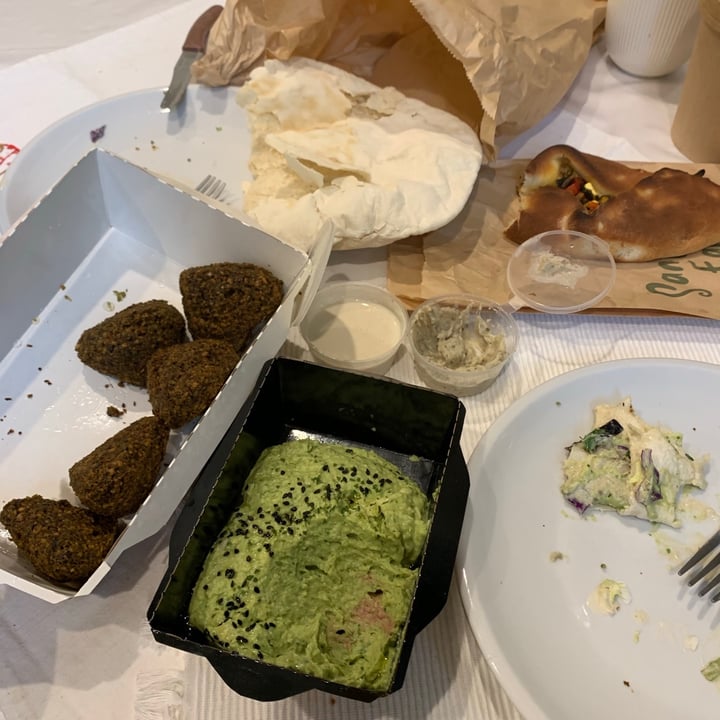 photo of Santo Falafel Hummus avocado shared by @camillaradaelli on  05 Nov 2020 - review