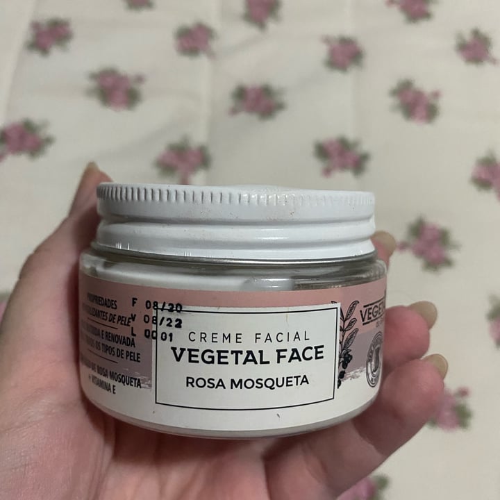 photo of Flora Pura Hidratante Facial De Rosa Mosqueta shared by @jessicaross on  13 May 2022 - review