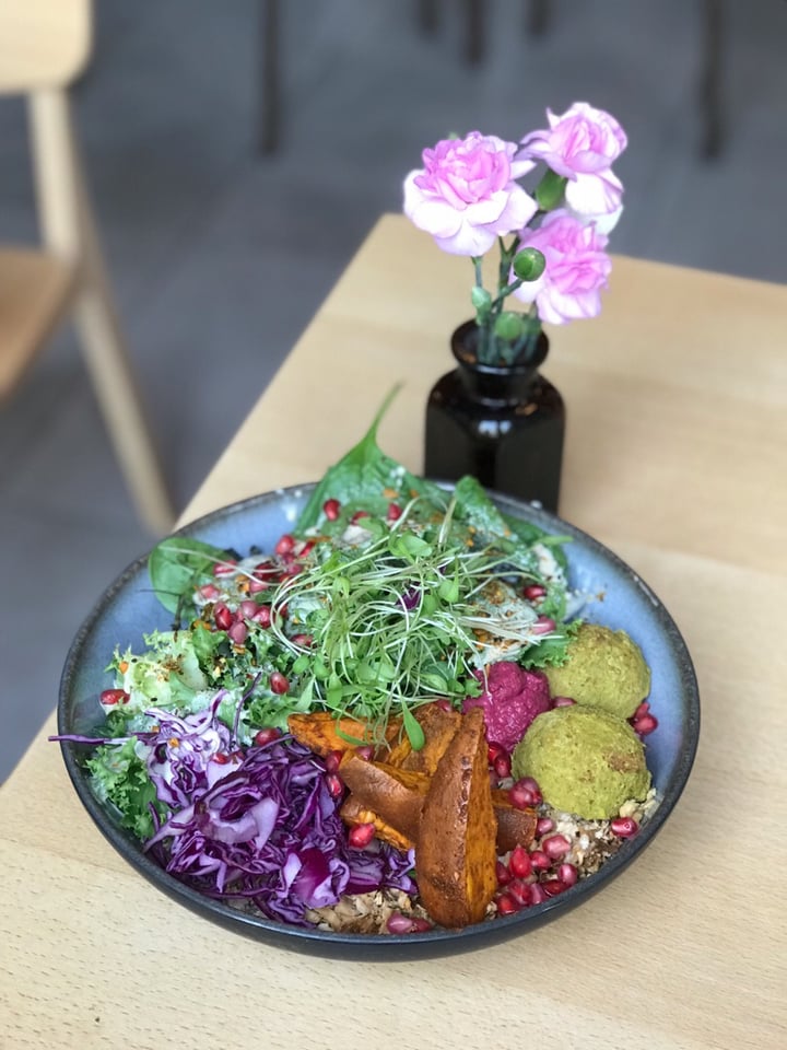 photo of roots Mezze Bowl shared by @blueberrysmiles22 on  25 Jul 2019 - review