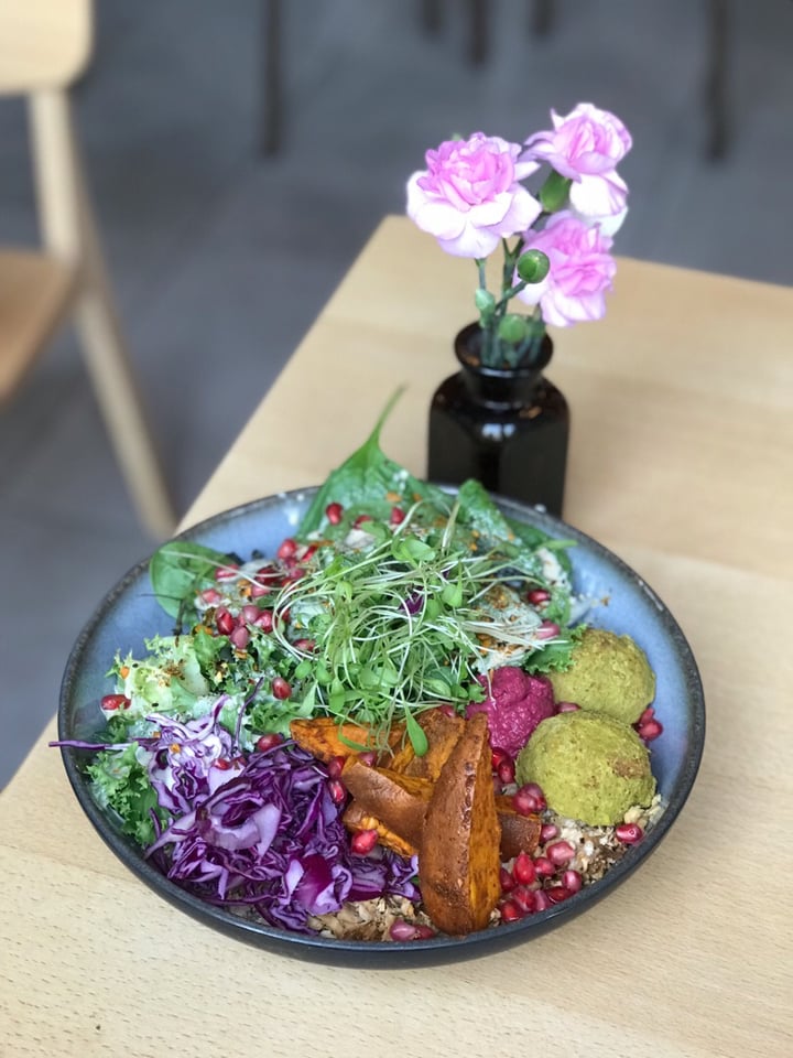 photo of Roots Mezze Bowl shared by @blueberrysmiles22 on  25 Jul 2019 - review