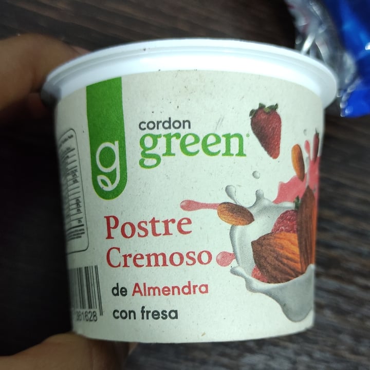 photo of Cordon Green Postre cremoso de almendra con fresa shared by @carope02 on  04 Jun 2022 - review