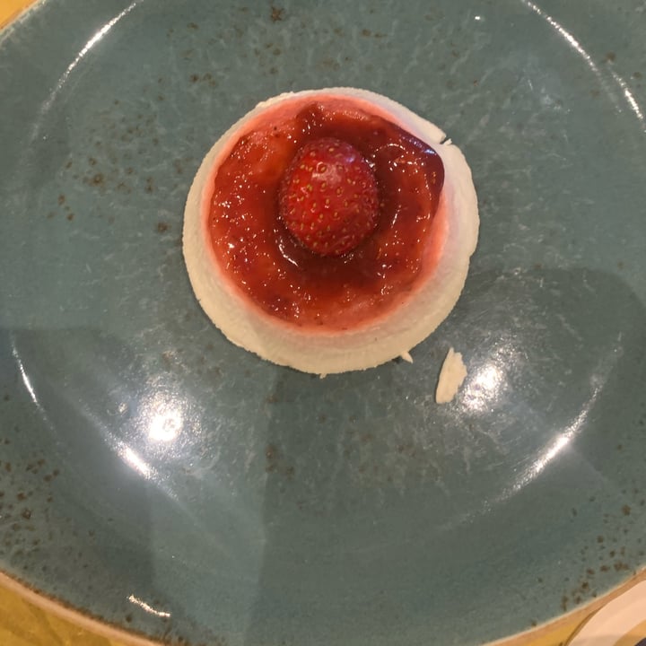 photo of Il Rovescio cheesecake alle fragole shared by @francescachieppa18 on  16 Aug 2022 - review