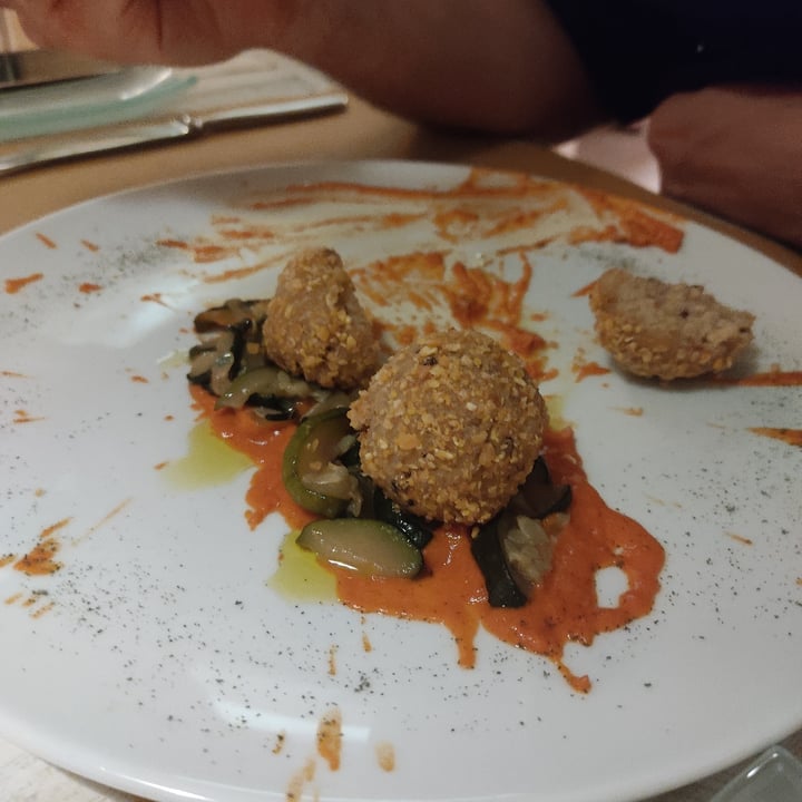 photo of Coroncina veggie country relais polpette di ceci shared by @lauranguis on  10 Sep 2022 - review