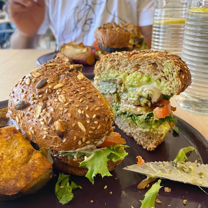 photo of Lexi's Healthy Eatery Warrior Burger shared by @greengabby on  25 Jan 2021 - review
