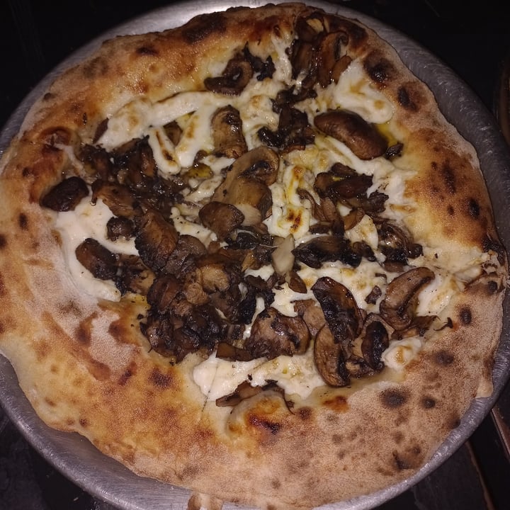 photo of Lado V Pizza De Hongos shared by @lucapolti on  21 Sep 2022 - review