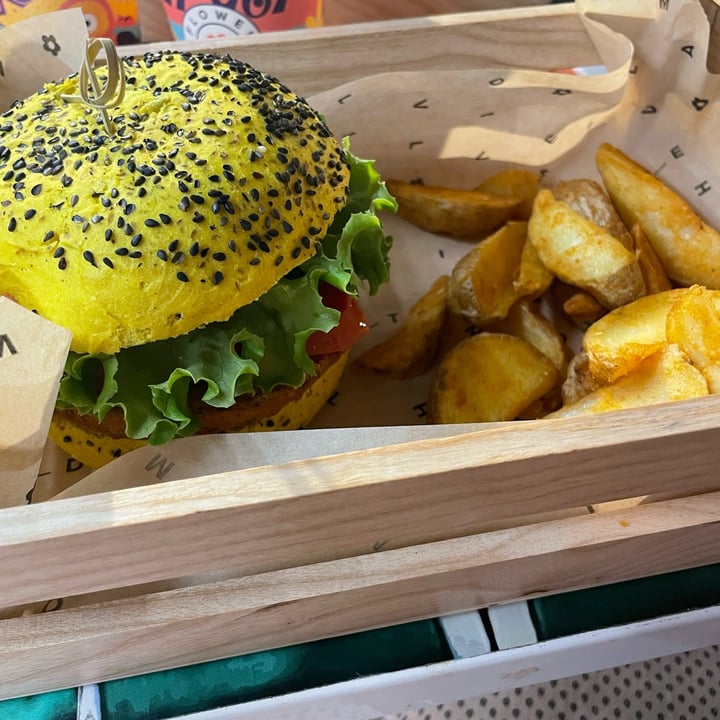 photo of Flower Burger Spicy Cecio shared by @chezblanchette on  19 Jun 2022 - review