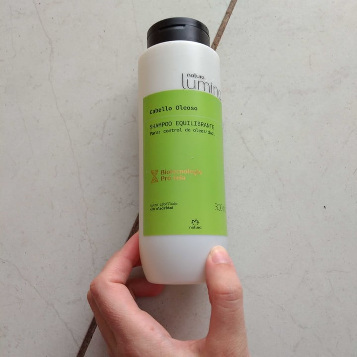 review photo of Natura Natura Lumina - Shampoo Equilibrante - Cabelos Oleosos shared by @vicoca1 on 08 Oct 2021 - review