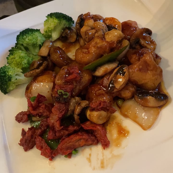 photo of Amituofo Vegan Cuisine General Tso's "Chicken" shared by @lolyuki on  23 Aug 2021 - review