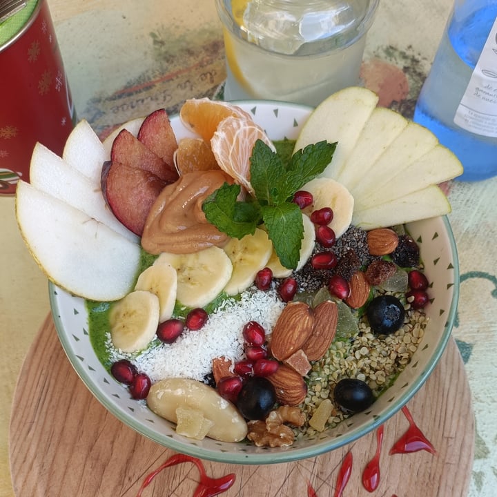 photo of Suka fruit & salad Vegan Bowl shared by @aribes on  21 Dec 2022 - review