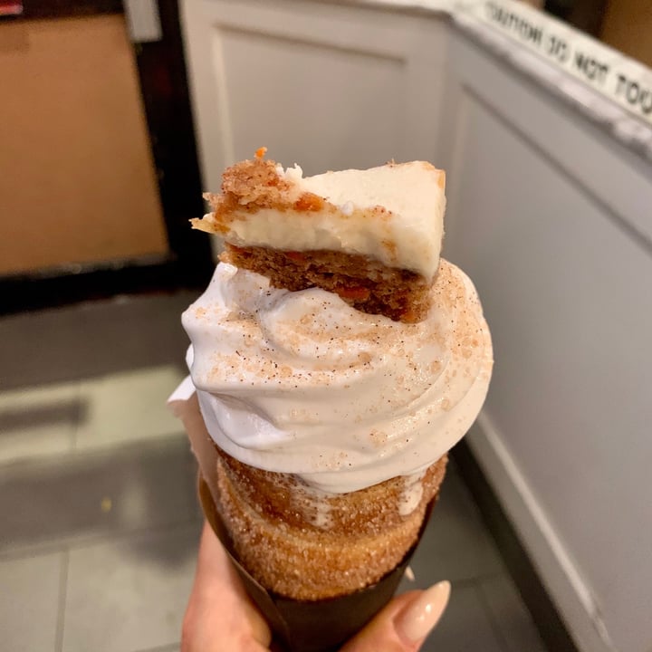photo of Eva's Original Chimneys carrot cake chimney shared by @thealexrae on  16 Oct 2020 - review