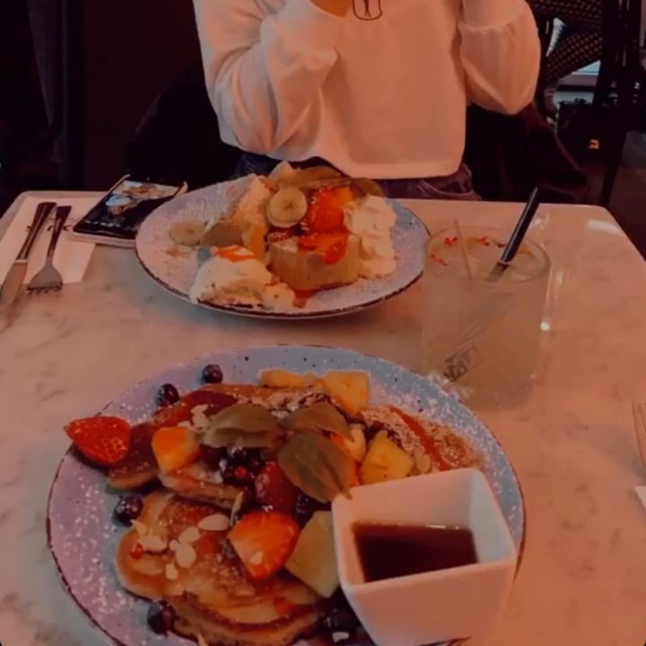review photo of LOUIS the breakfast club cologne Pancakes shared by @helenamarlen on 11 May 2020 - review