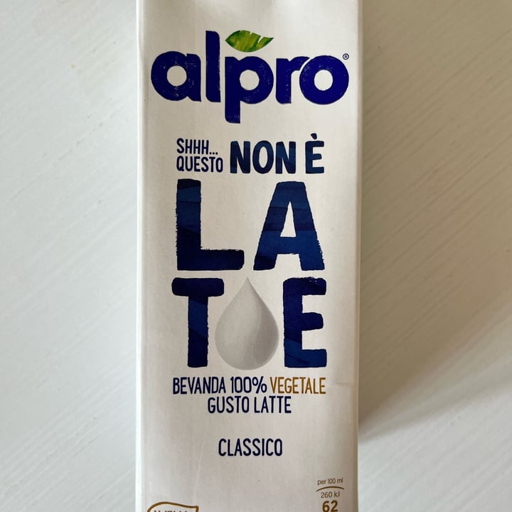 review photo of Alpro This is Not Milk Classic Questo Non è Late Classico shared by @fede27 on 17 May 2022 - review