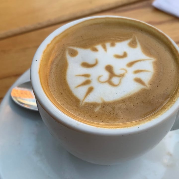 photo of Angéla - Deli & Coffee Cafe Con Leche Vegetal shared by @pollyrossetti on  19 Jul 2021 - review