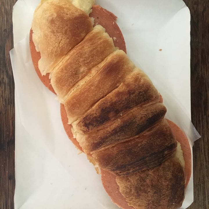 photo of Veganius Croissant De Jamón Y Queso shared by @daniv on  11 Jan 2021 - review