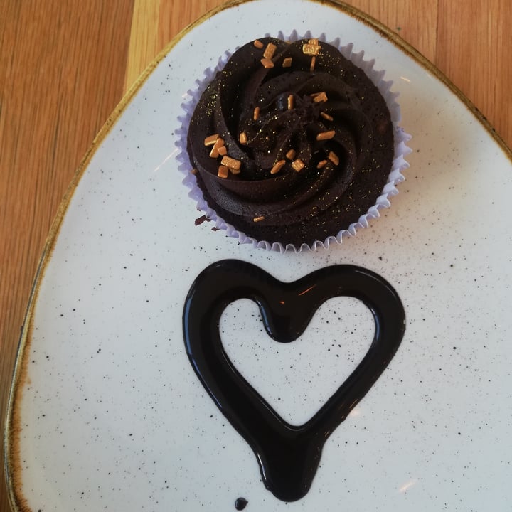 photo of Kaylee's Eatery Chocolate Cupcake shared by @udeshs on  16 Feb 2022 - review