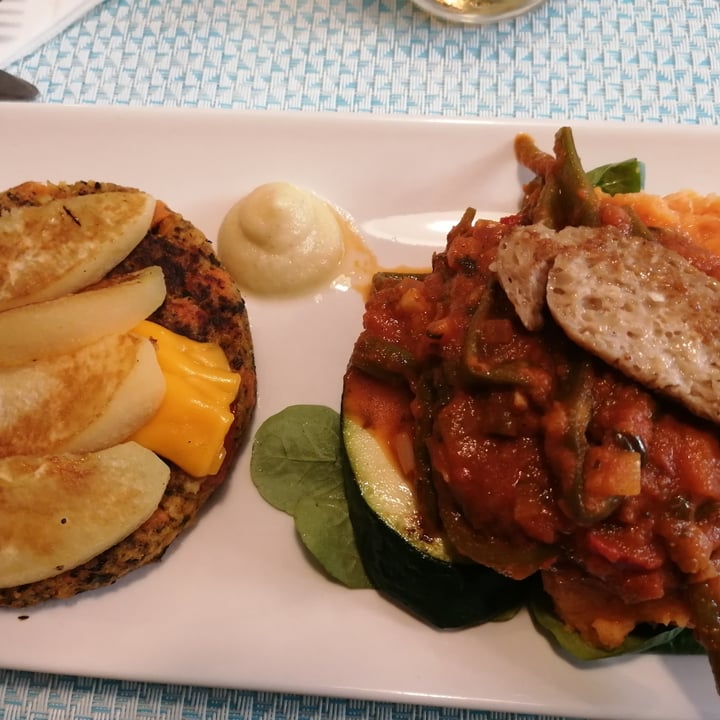 photo of Restaurante Verde Mostaza Hamburguesa De Algas Con Mijo Y Manzana shared by @leitugavioleta on  28 Oct 2022 - review