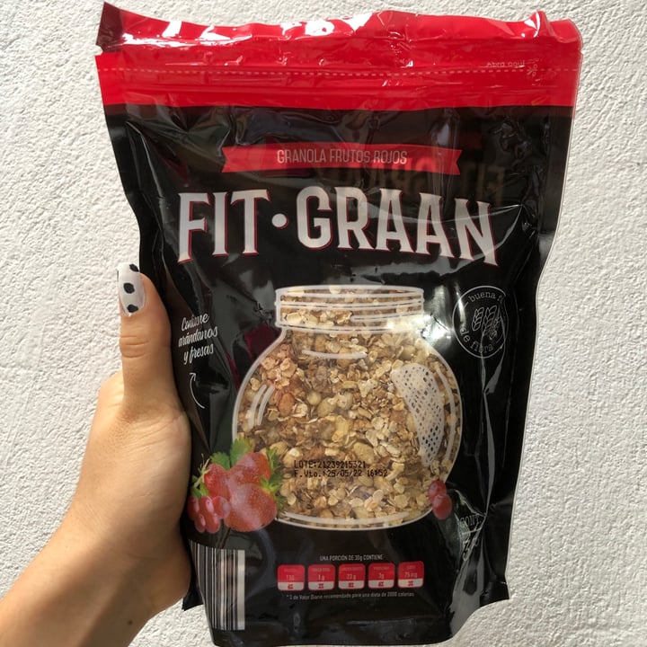 photo of Fit graan Granola Frutos Rojos shared by @lauracardona on  04 Sep 2021 - review
