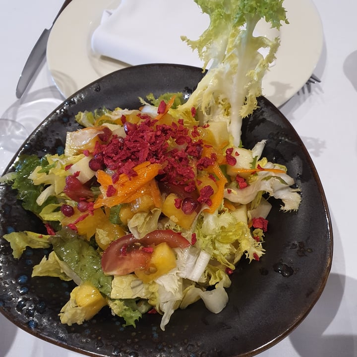 photo of Restaurante Curcuma Ensalada de piña shared by @fumateelviento on  26 Jun 2021 - review