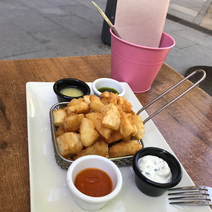 photo of Viva Burger Yuca frita con salsa alioli y brava shared by @lopasil on  17 Apr 2021 - review