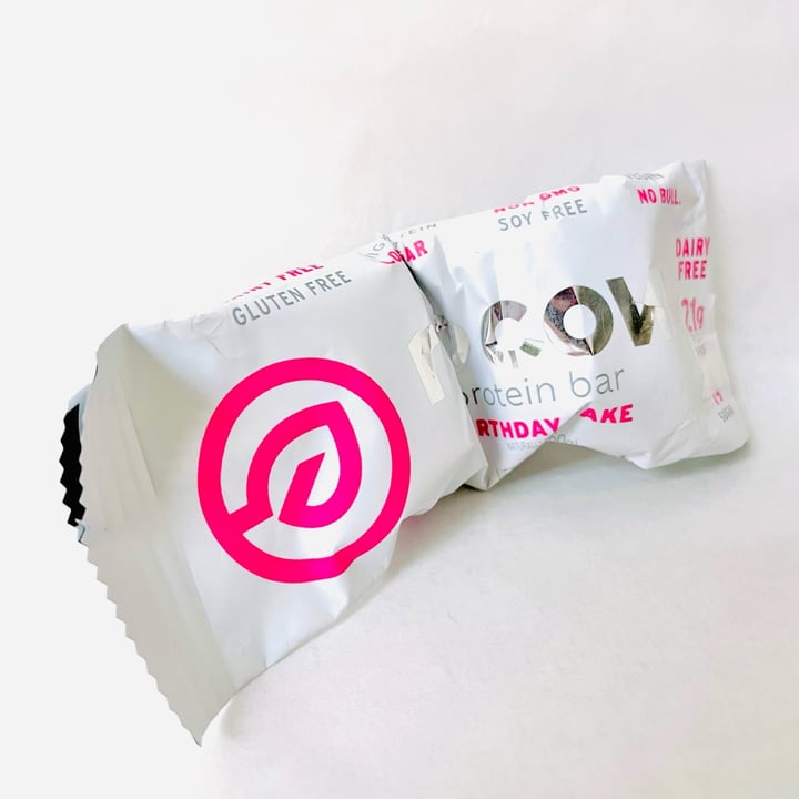 photo of No Cow Birthday Cake Protein Bar shared by @tamiapple on  23 Nov 2021 - review