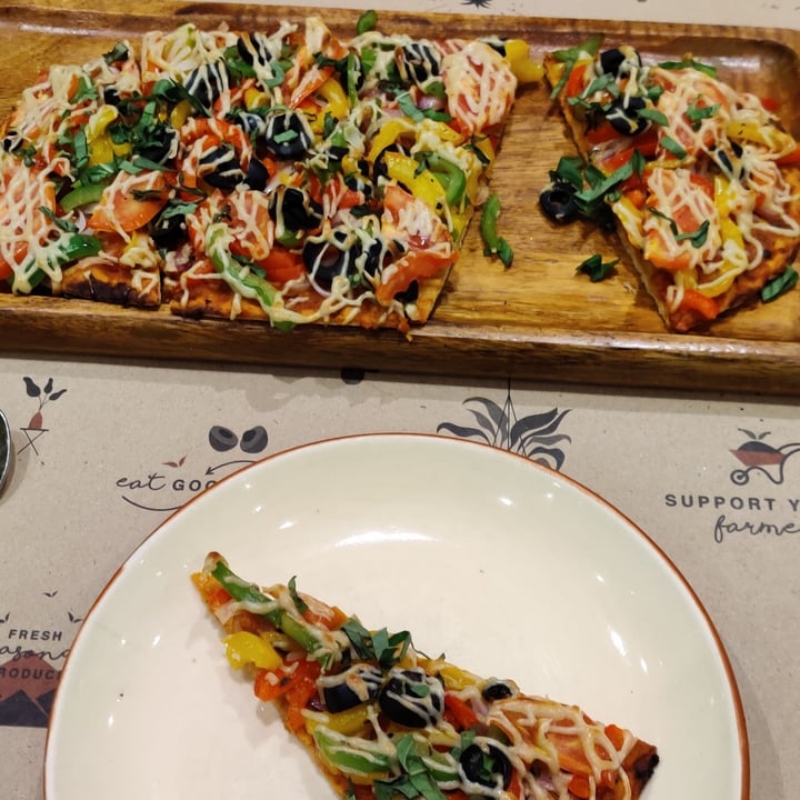review photo of Farmers’ Café Plant Eater Pizza shared by @adt on 26 Mar 2021 - review