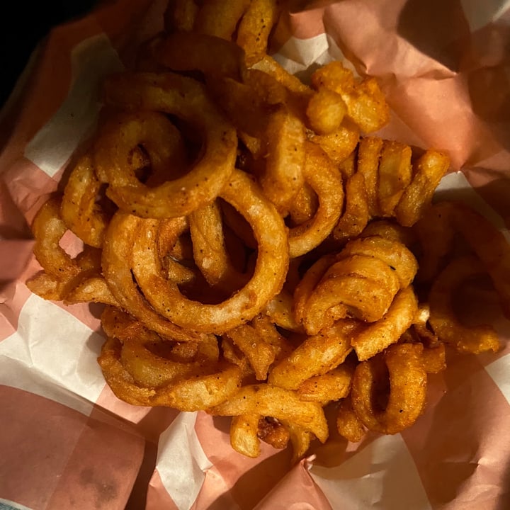 photo of Goy’s Burgers Papas Curly shared by @veganeandoporelmundo on  15 Feb 2021 - review