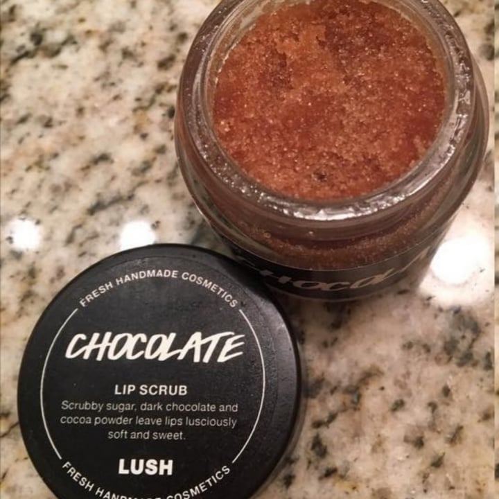 review photo of LUSH Fresh Handmade Cosmetics Chocolate Kiss Lip Scrub shared by @svennilii on 19 Nov 2020 - review