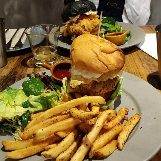 Photo of the dish “Barbecue Vegan Chicken Burger”