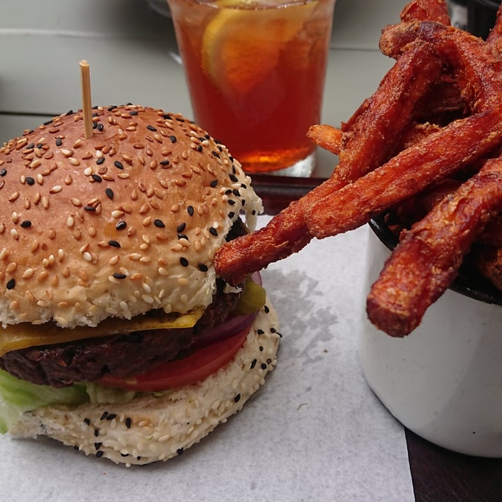 photo of Cafe Roux - Noordhoek Vegan B-leaf Burger shared by @betterplanet on  14 Feb 2022 - review