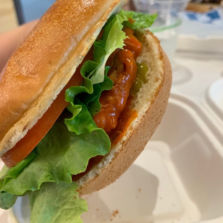 photo of Meta Burger Buffalo chicken sandwich shared by @veggie5 on  18 Aug 2021 - review