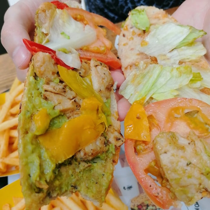 review photo of Pans&Company Bocadillo Heüra Pimientos shared by @g0vegan on 23 May 2021 - review