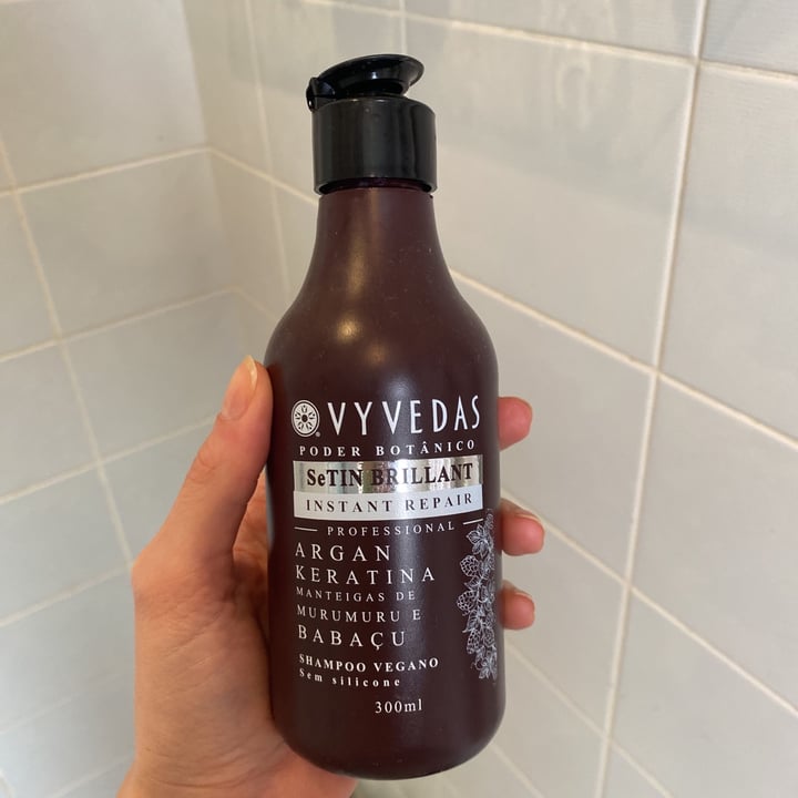 photo of Vyvedas Vyvedas vegan shampoo shared by @flaviabraunart on  05 Jul 2021 - review