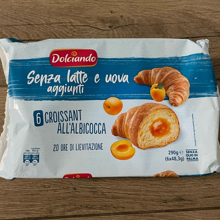 photo of Dolciando Croissant All'Albicocca Senza Latte e senza uova aggiunti shared by @iremoyenage on  21 Mar 2022 - review