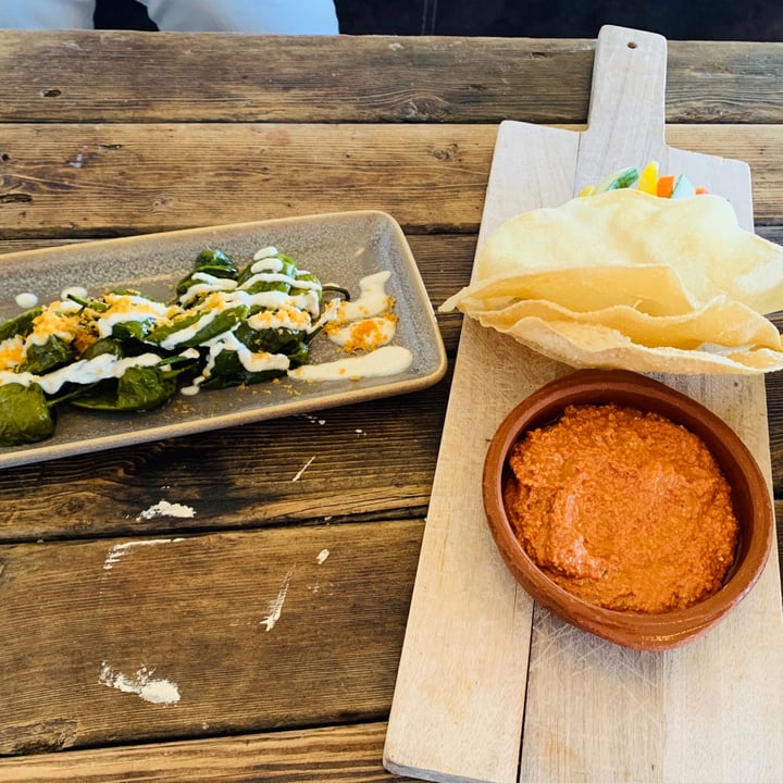 photo of Buiten Papadum With Muhammara And crudité shared by @evev on  29 Jun 2020 - review