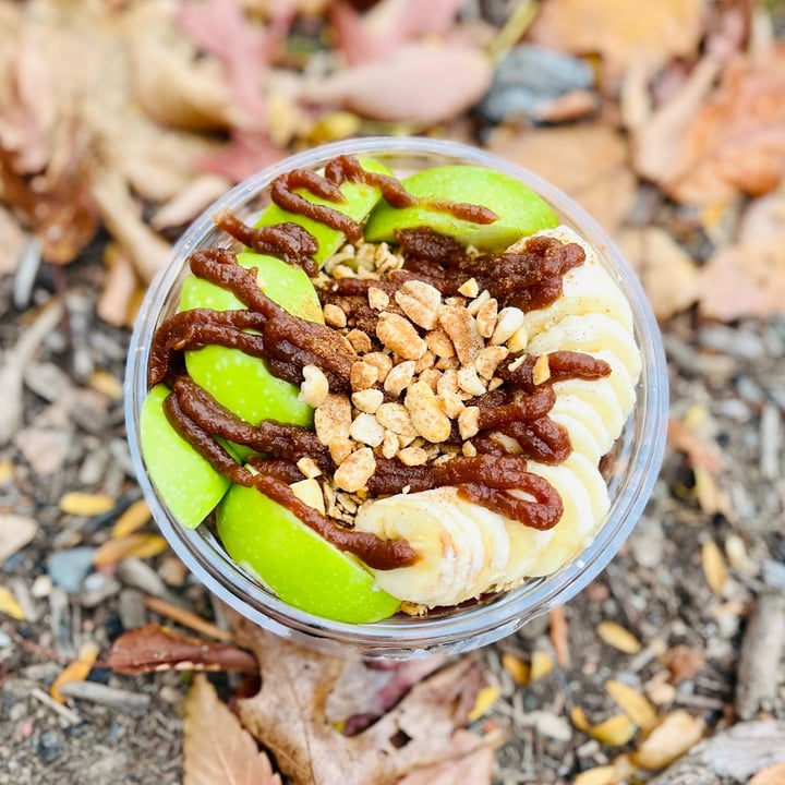 review photo of Playa Bowls Apple Turn Up Açai Bowl ~ Veganised shared by @alexanicole on 25 Nov 2022 - review