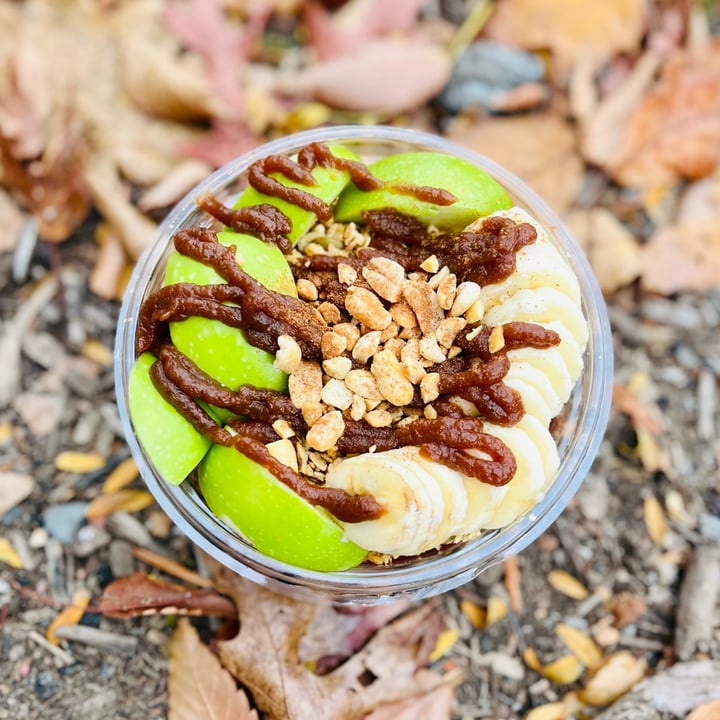 photo of Playa Bowls Apple Turn Up Açai Bowl ~ Veganised shared by @alexanicole on  25 Nov 2022 - review