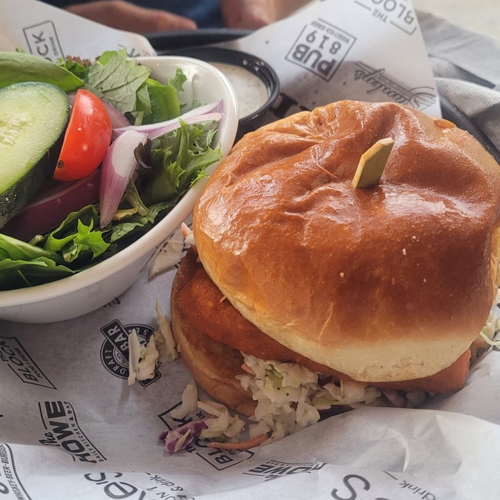 photo of The Howe Daily Kitchen & Bar Vegan Chicken Sandwich shared by @gretchens on  07 Oct 2021 - review