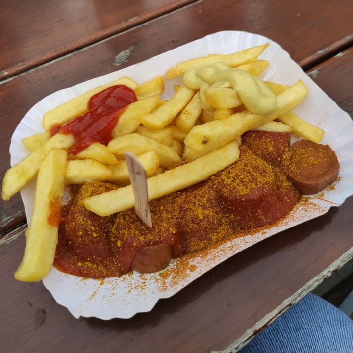 photo of Curry at the Wall Berlin Mitte Vegan Currywurst shared by @claveg on  19 Nov 2022 - review