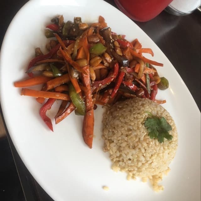 「Arroz con verduras Apto Vegano」の料理の写真