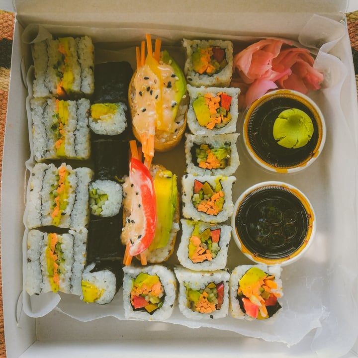 photo of Earth Deli Sushi platter shared by @sarahwouters1 on  22 Nov 2020 - review