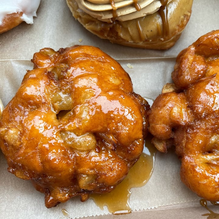 photo of Lovebirds Donuts Apple Fritter shared by @whitneys6 on  23 Oct 2022 - review