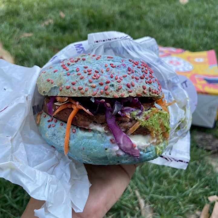photo of Flower Burger Puffi Burger shared by @cinziagilmore on  14 May 2022 - review