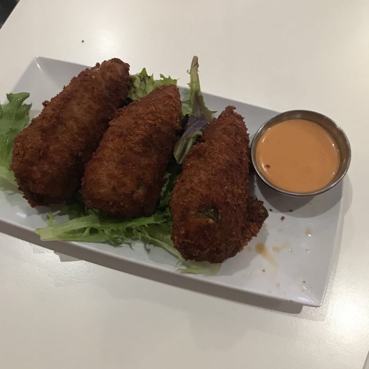 photo of The Modern Vegan Jalapeno Poppers shared by @ceciasas69 on  02 Jun 2021 - review