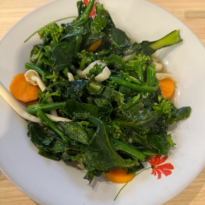 photo of dayday Kitchen Chinese Brocolli And Mushroom shared by @watermelonbeu on  19 Nov 2022 - review