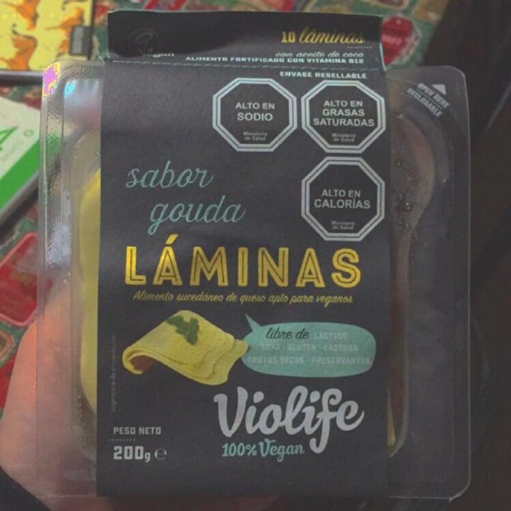 photo of Violife Laminas sabor Gauda shared by @lyssh on  03 Jun 2020 - review